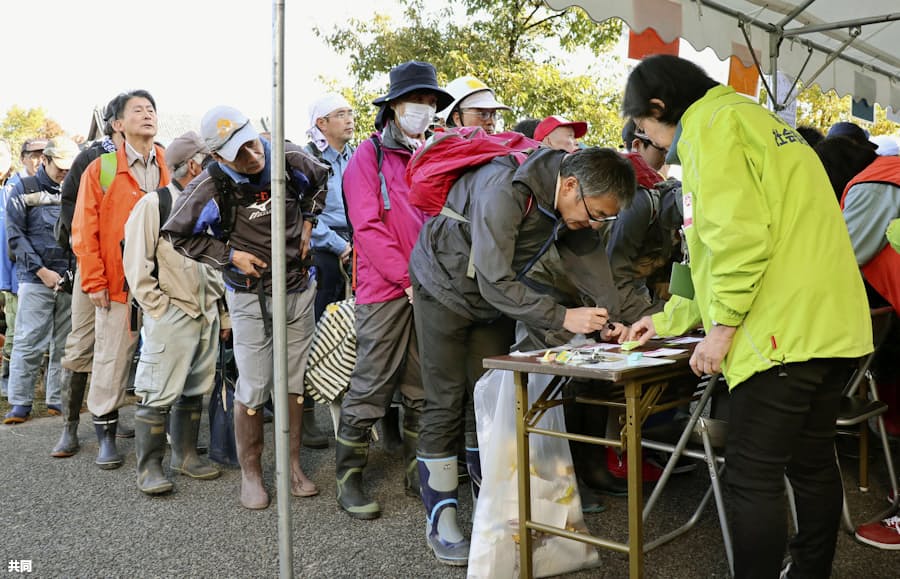 3連休 ボランティア続々 台風19号の被災地 日本経済新聞