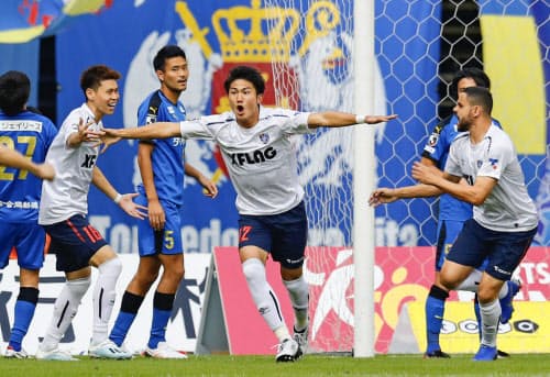 Fc東京が大分に勝利 J1 首位 鹿島と勝ち点並ぶ 写真 共同 日本経済新聞