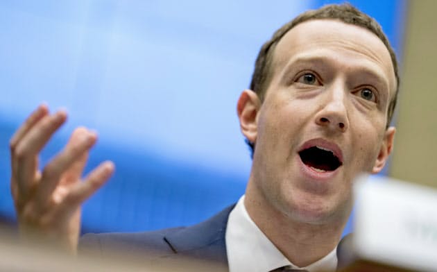 フェイスブックのマーク・ザッカーバーグCEOは政治広告を排除しないと主張している=AP フェイスブックのマーク・ザッカーバーグCEOは政治広告を排除しないと主張している=AP