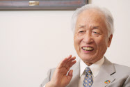 小長啓一 元首相秘書官