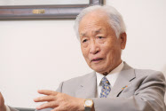 小長啓一 元首相秘書官