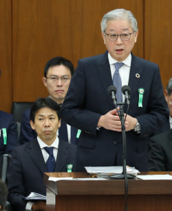 大学入学共通テスト 国数の記述式も見送りを 日本経済新聞