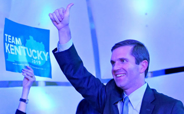 米ケンタッキー州知事選で勝利宣言する民主党候補のビシア氏=ロイター 米ケンタッキー州知事選で勝利宣言する民主党候補のビシア氏=ロイター