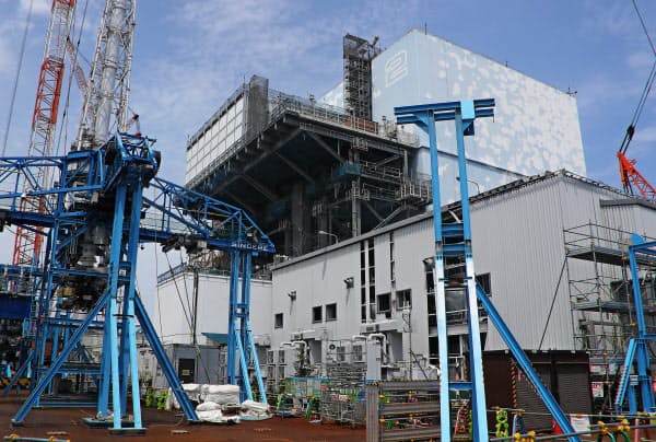 廃炉の工程表で内部の調査が進む福島第1原発2号機から着手すると明記した