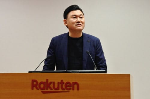 楽天の決算説明会で語る三木谷浩史会長兼社長(7日、都内)
