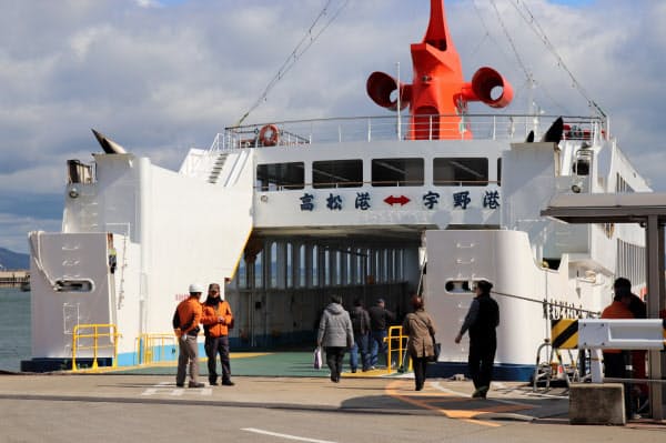 宇高航路は利用者が減り、採算が悪化していた(高松市)