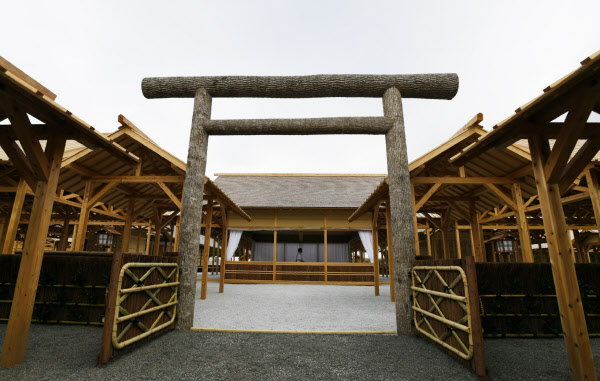 皇居で厳かに大嘗祭 14 15日 内部は 秘儀 日本経済新聞