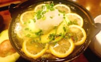 ダイコンおろしの辛みとアボカドの甘みが調和する「アボカド塩レモン鍋」（東京・神田神保町のアボカフェ）