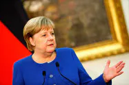 ドイツ経済は今後、財政を拡大するかが焦点となる(メルケル首相)=ロイター ドイツ経済は今後、財政を拡大するかが焦点となる(メルケル首相)=ロイター
