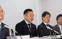 第1回口頭弁論後に記者会見する千代松・泉佐野市長(大阪市) 第1回口頭弁論後に記者会見する千代松・泉佐野市長(大阪市)