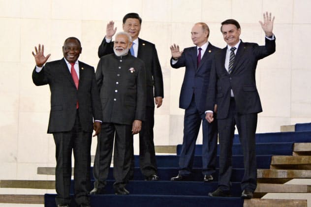 BRICS首脳は経済を通じ結束を深める(14日、ブラジリア)=共同 BRICS首脳は経済を通じ結束を深める(14日、ブラジリア)=共同