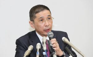 記者会見する日産の西川広人前社長兼最高経営責任者(2018年11月、横浜市西区)