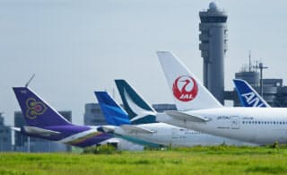 世界の主要都市と比べると、国際空港としての羽田空港の機能強化が課題となる