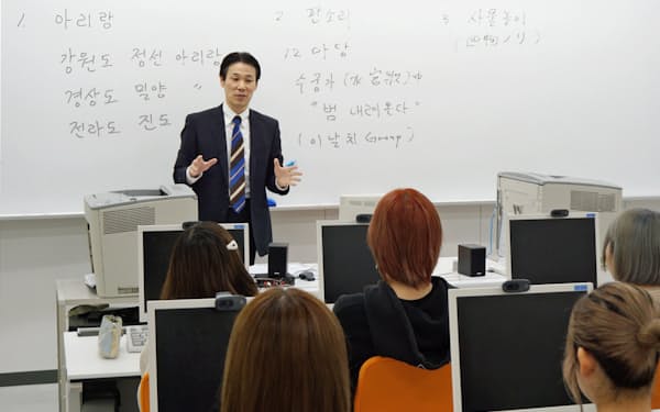 韓国語コースのある専門学校は志願者が増えている（10月25日、大阪府豊中市の駿台観光&外語ビジネス専門学校）