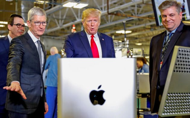 Apple 瀬戸際のトランプ氏懐柔 迫る追加関税 写真 Ap 日本経済新聞
