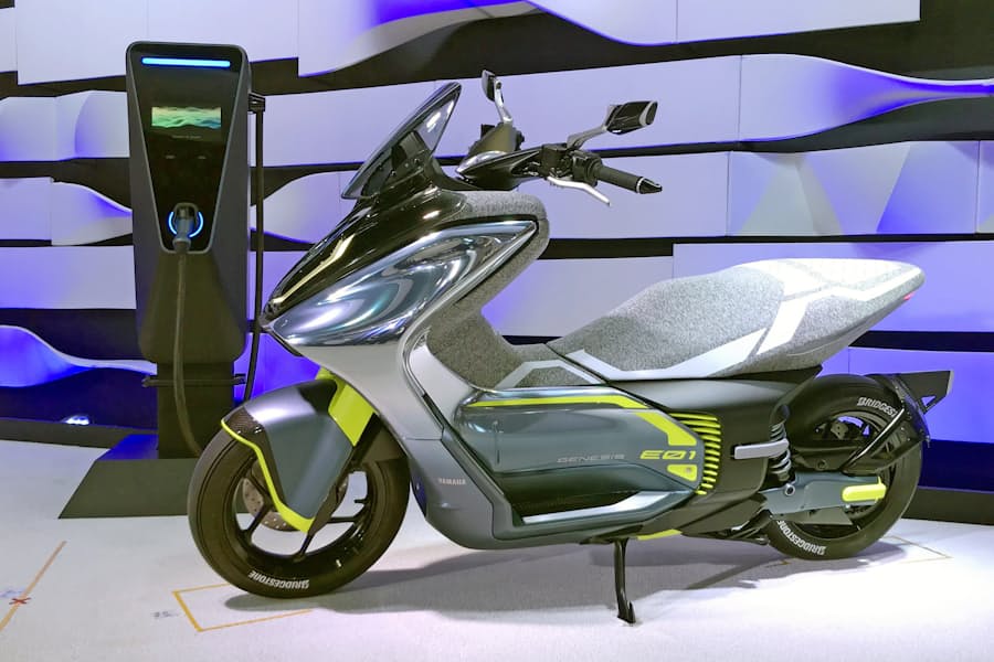 ホンダやヤマハが電動バイク 着脱電池で手軽に発進 日本経済新聞