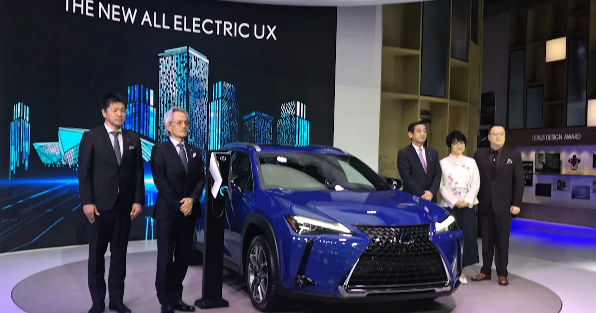 広州モーターショー 高級車競う レクサス初のevも 日本経済新聞 広州モーターショー 高級車競う レクサス初のevも 日本経済新聞