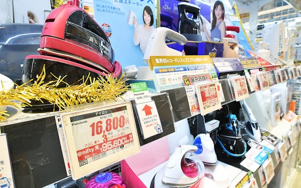 ノジマは商品価格をデジタル表示する「電子棚札」を全店で導入した（東京都江東区のアーバンドックららぽーと豊洲店）=塩田信義撮影