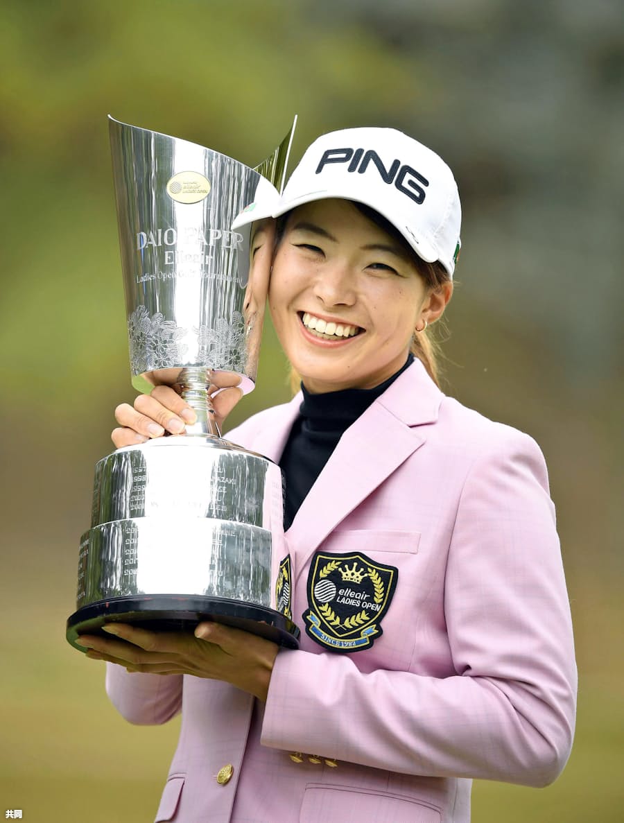 渋野日向子が逆転v 鈴木愛は2位 女子ゴルフ 日本経済新聞