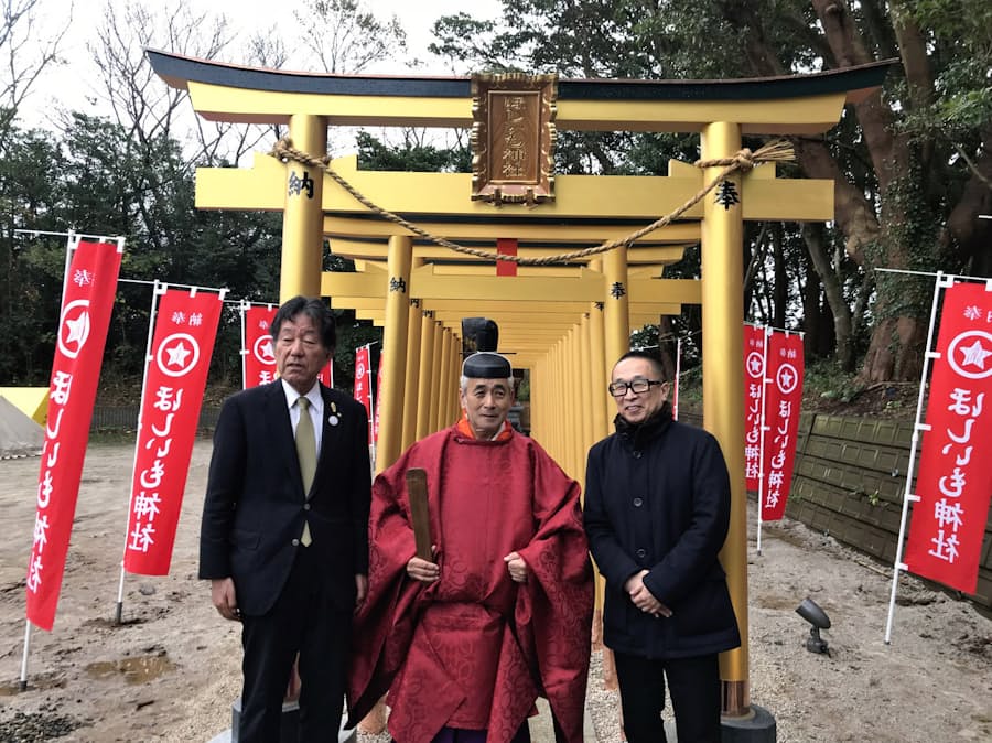 茨城 ひたちなかに ほしいも神社 鳥居は黄金色 日本経済新聞