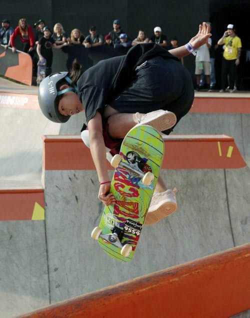 スケボー女子 世界を席巻 パーク1位 2位を独占 写真 ロイター 日本経済新聞