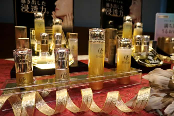 スギ 肌に浸透しやすいpb基礎化粧品 九大と組む 日本経済新聞