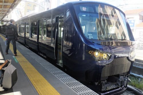 JRに乗り入れる直通線には最新車両を用いる