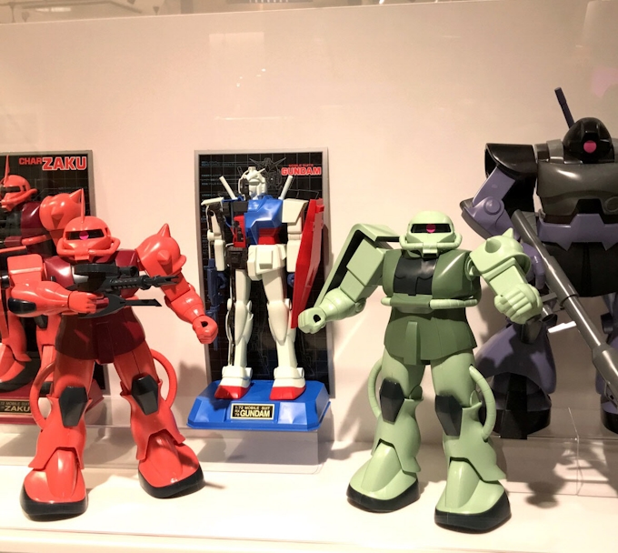 福岡にガンプラ専門店 00種販売 組み立て室やカフェ 日本経済新聞