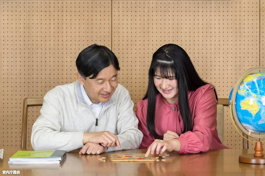 愛子さま18歳に 即位関連行事に深い関心 日本経済新聞