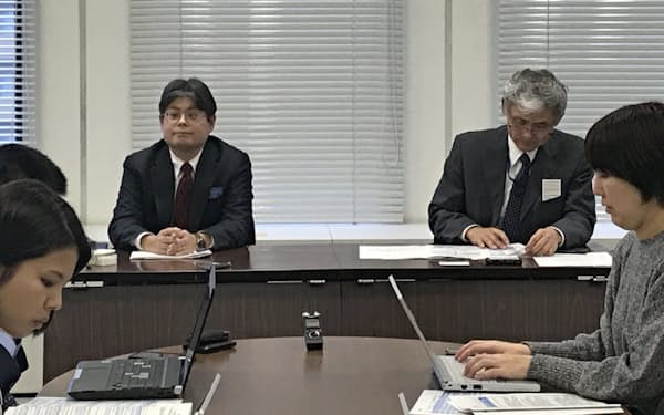 日本貿易会は2020年度の貿易収支の見通しを発表した（2日、東京都港区）