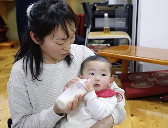 災害時の備えに液体ミルク 50以上の自治体が採用 日本経済新聞