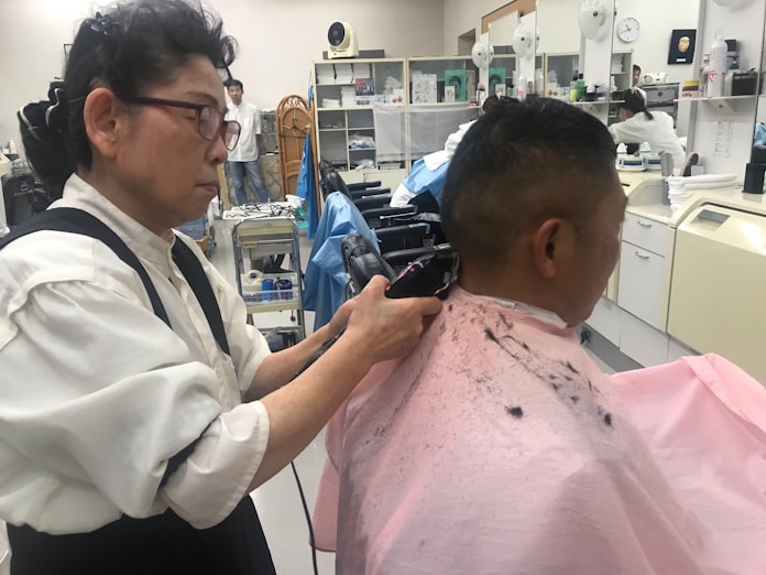 自衛隊ならではの理容室 写真でみる永田町 日本経済新聞 自衛隊ならではの理容室 写真でみる永田町 日本経済新聞
