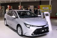 トヨタ自動車は「カローラ」や「レビン」など主力車の販売が好調だった(11月、広東省広州市の展示会) トヨタ自動車は「カローラ」や「レビン」など主力車の販売が好調だった(11月、広東省広州市の展示会)