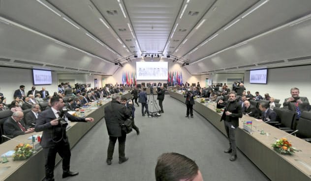 石油輸出国機構(OPEC)は5日、ウィーンで定例総会を開いた=AP 石油輸出国機構(OPEC)は5日、ウィーンで定例総会を開いた=AP