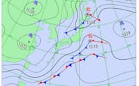 12月7日午後9時の予想天気図。日本の南海上を通る低気圧はあまり発達しない（気象庁作成）