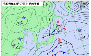 12月7日午後9時の予想天気図。日本の南海上を通る低気圧はあまり発達しない(気象庁作成) 12月7日午後9時の予想天気図。日本の南海上を通る低気圧はあまり発達しない(気象庁作成)