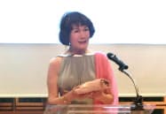 日仏芸術文化協会の創立20周年を記念しあいさつする谷口恵津子理事長(6日、都内の駐日フランス大使公邸) 日仏芸術文化協会の創立20周年を記念しあいさつする谷口恵津子理事長(6日、都内の駐日フランス大使公邸)