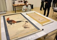 首里城南殿にあった耐火性の収蔵庫で保管されていて焼失を免れた絵画(6日午後、那覇市)=共同 首里城南殿にあった耐火性の収蔵庫で保管されていて焼失を免れた絵画(6日午後、那覇市)=共同