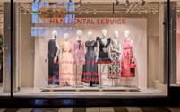 H&Mはストックホルムの店舗でドレスとスカートのレンタルを試験的に始めた（企業提供）