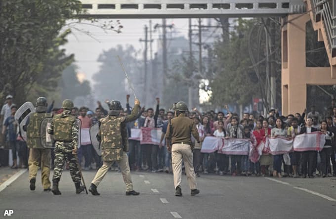 インド 不法移民に国籍付与で混乱 安倍首相 訪問中止へ 日本経済新聞