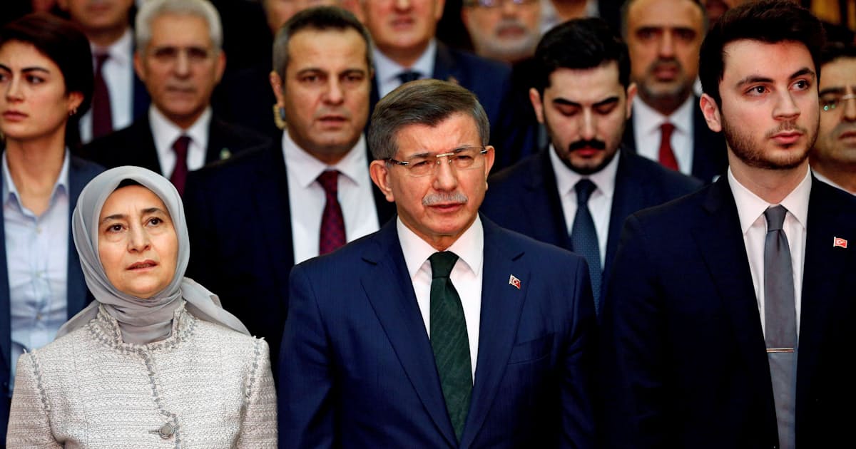 トルコ与党 一部分裂 元首相が新党 政権に打撃 日本経済新聞 トルコ与党 一部分裂 元首相が新党 政権に打撃 日本経済新聞