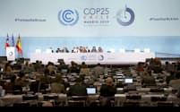 　COP25の全体会合=15日、マドリード（気候変動枠組み条約事務局提供・共同）