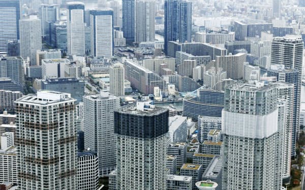 マンションを中心に高騰してきた住宅価格は転機にきたとの見方が出ている(都内の高層マンション群)