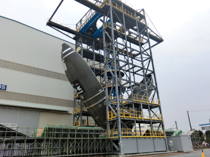 H3ロケット 衛星格納部の分離試験 川重播磨工場で 日本経済新聞