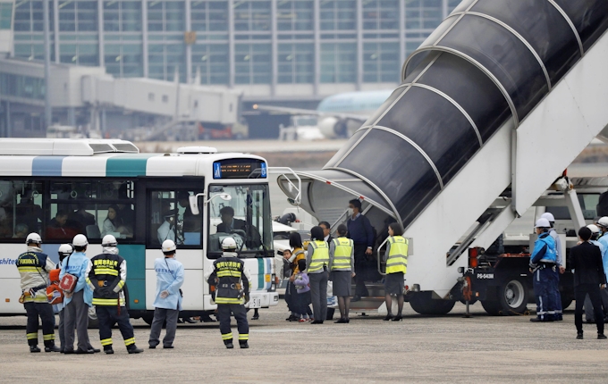 全日空機 福岡に緊急着陸 エンジン出火 日本経済新聞
