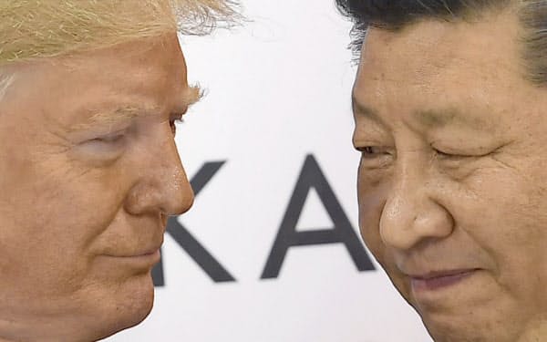 トランプ米大統領と中国の習近平国家主席(6月29日、大阪市)=AP