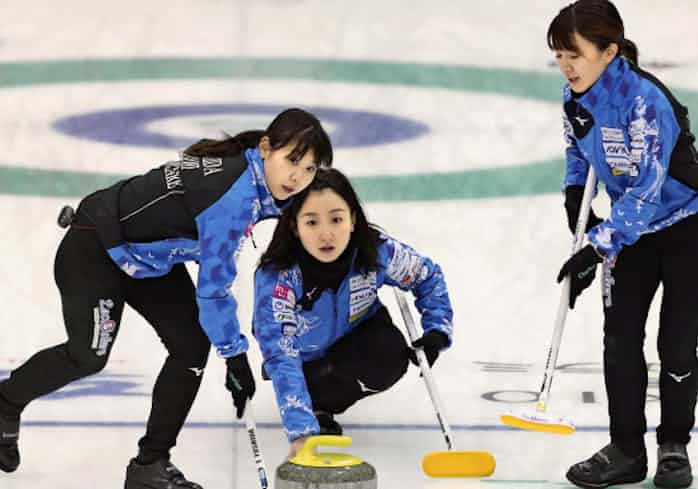 ロコ ソラーレ準v カーリング軽井沢国際 日本経済新聞