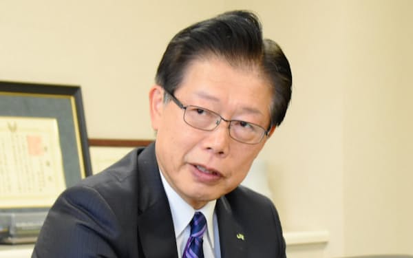 JR北海道の島田修社長は「地方の鉄路はバスより効率が悪い」と言い切った
