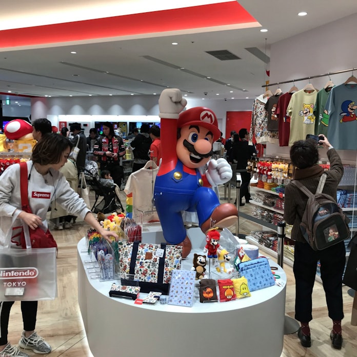 任天堂キャラ変 街中ダッシュ 4時間待ち行列も 日本経済新聞