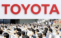 トヨタ労組は新たな仕組みのベア要求を検討している（3月のトヨタ労組決起集会、愛知県豊田市）